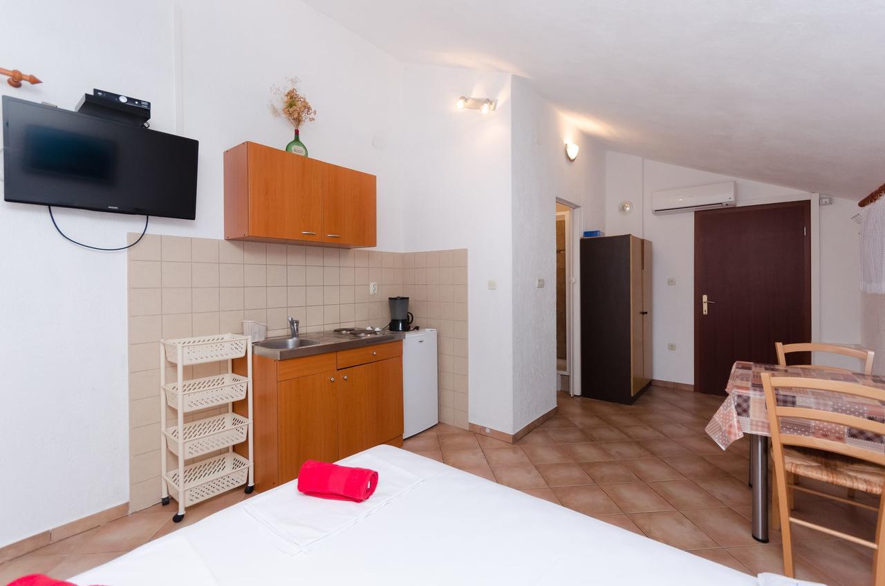 Apartments Sanja 시비느 크름포트스키 외부 사진
