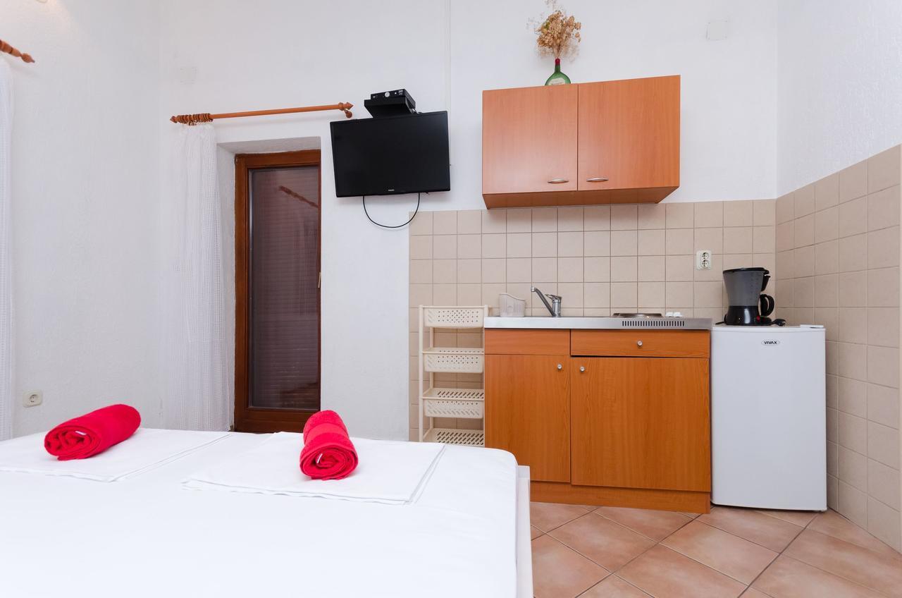 Apartments Sanja 시비느 크름포트스키 외부 사진
